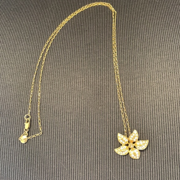 J. Crew Jewelry - JCREW flower pendant necklace